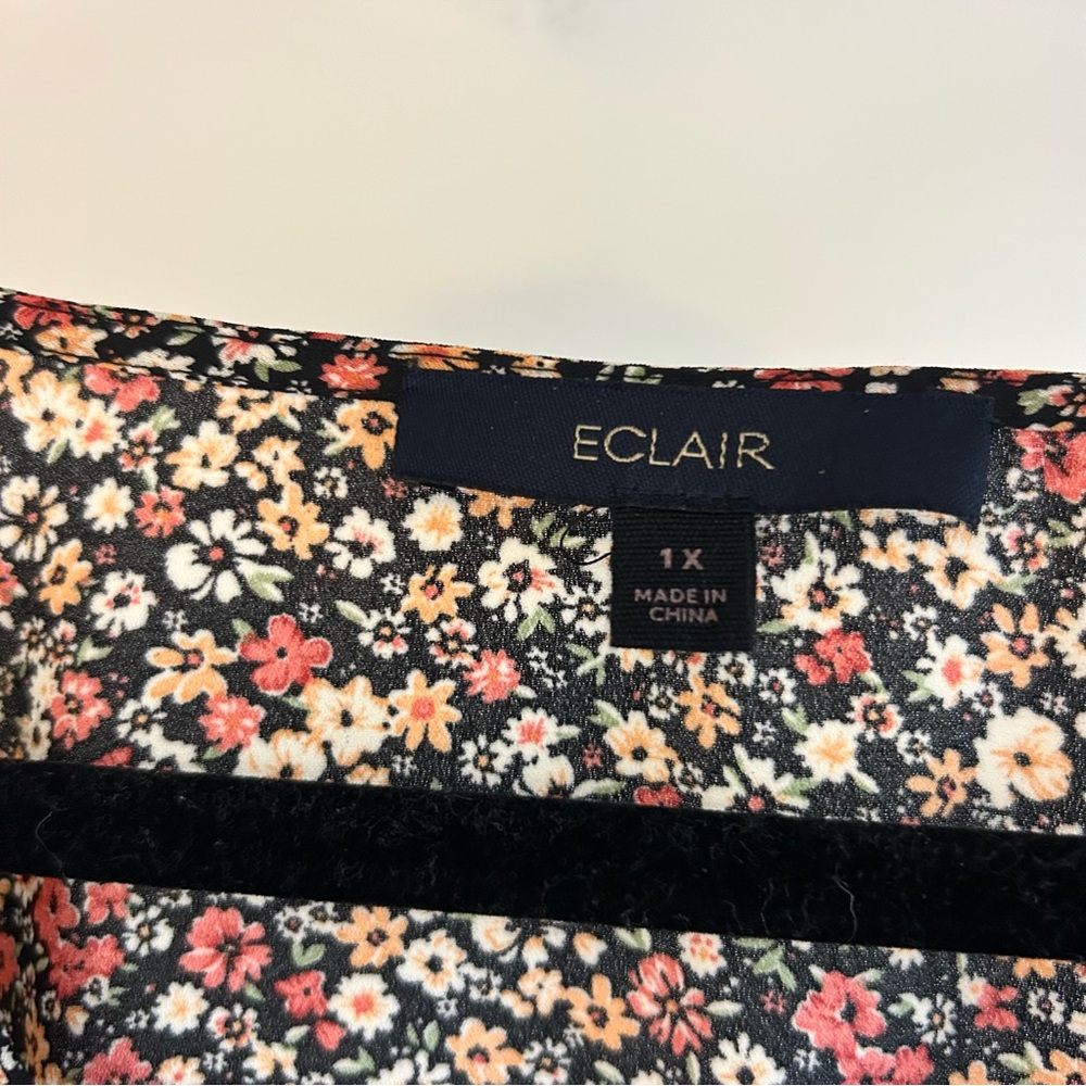 NWT Eclair floral v-neck‎ smocked blouse 1X - Picture 3 of 7